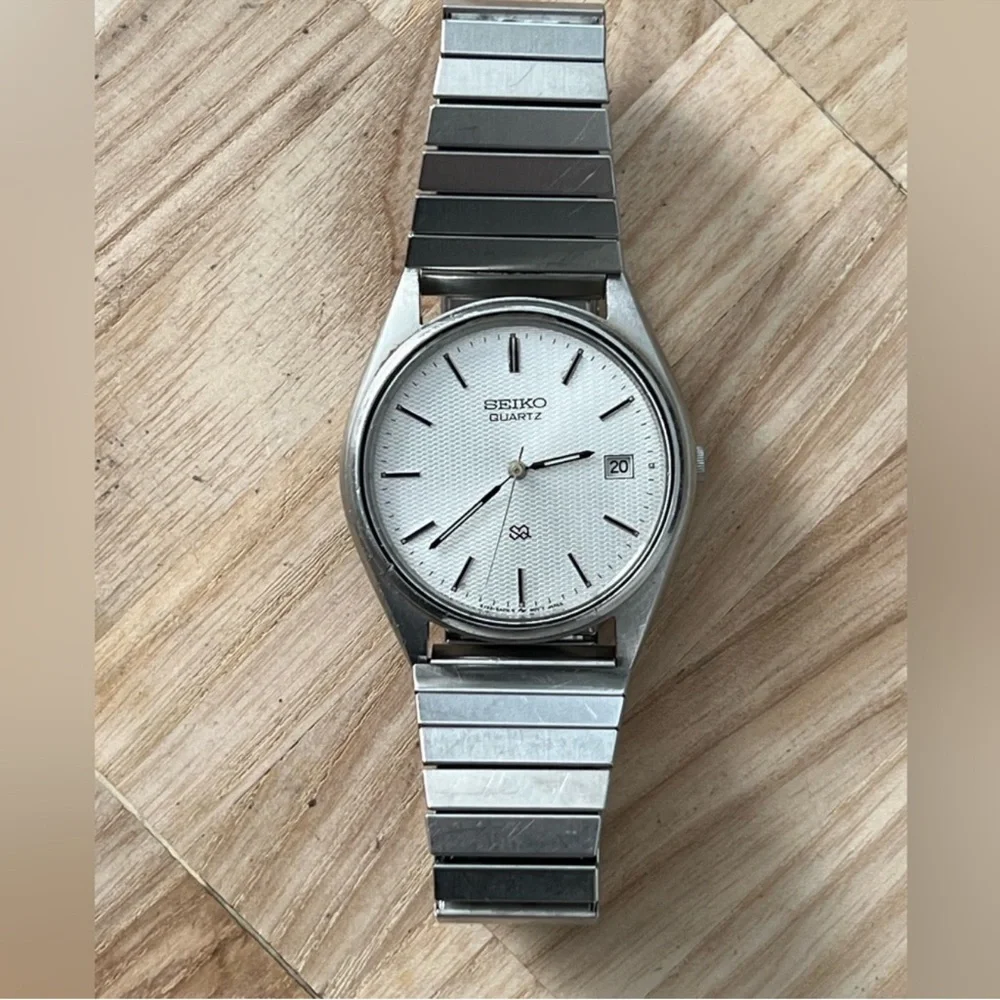 Seiko SQ Men's Watch Vintage Stainless Dial Stretch Bracelet Date Windows